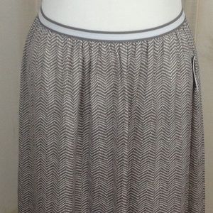 Old Navy Jupe Maxi Skirt Dot Geo Print NWT- Small